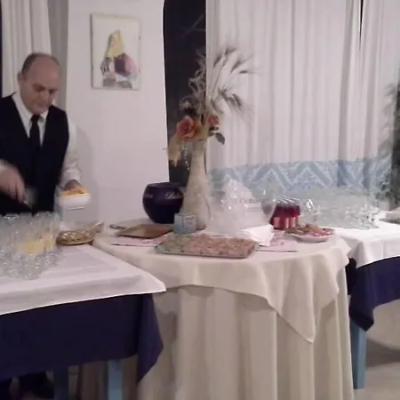 S'ortale, Possibilita Di Parcheggio Interno E Ristorante All'aperto Otel Orosei