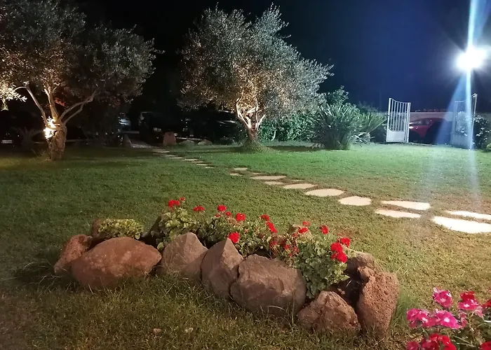 S'ortale Possibilita Di Parcheggio Interno E Ristorante All'aperto