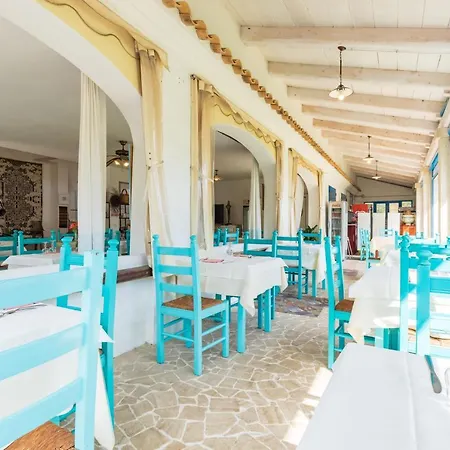 S'ortale Con Parcheggio Interno E Ristorante All'aperto Orosei