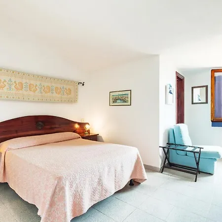 S'ortale Con Parcheggio Interno E Ristorante All'aperto Orosei