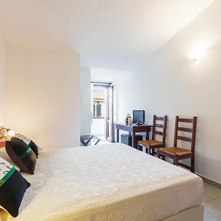 S'ortale Con Parcheggio Interno E Ristorante All'aperto Orosei