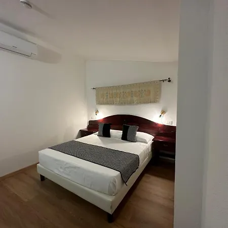 S'ortale Possibilita Di Parcheggio Interno E Ristorante All'aperto فندق أروسييْ