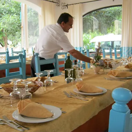 Hotel S'ortale Con Parcheggio Interno E Ristorante All'aperto Orosei