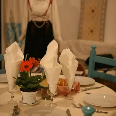 S'ortale, Possibilita Di Parcheggio Interno E Ristorante All'aperto מלון אורוסיי