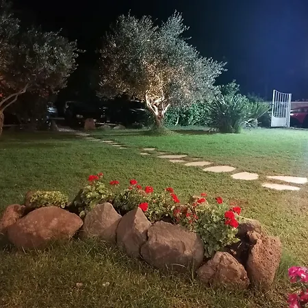 S'ortale Possibilita Di Parcheggio Interno E Ristorante All'aperto