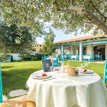 Hotel S'ortale, Possibilita Di Parcheggio Interno E Ristorante All'aperto Orosei