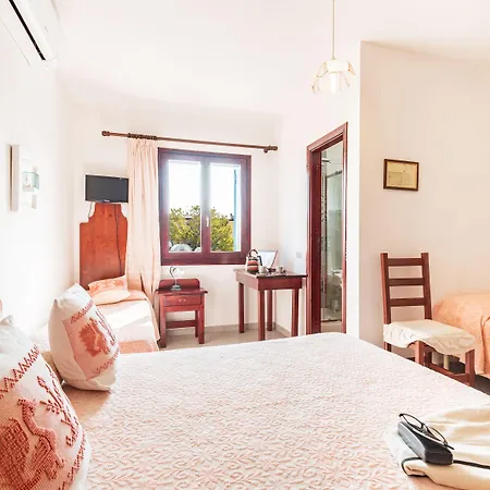 S'ortale Possibilita Di Parcheggio Interno E Ristorante All'aperto Orosei