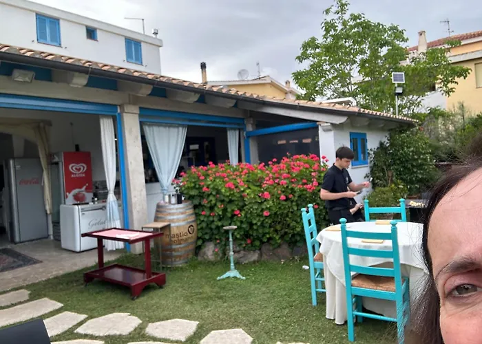 S'ortale Possibilita Di Parcheggio Interno E Ristorante All'aperto ホテル オロゼーイ