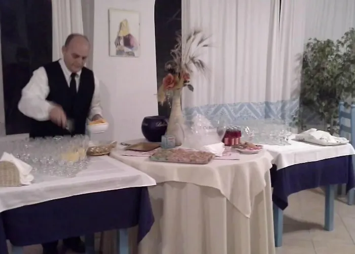 S'ortale Possibilita Di Parcheggio Interno E Ristorante All'aperto ホテル オロゼーイ