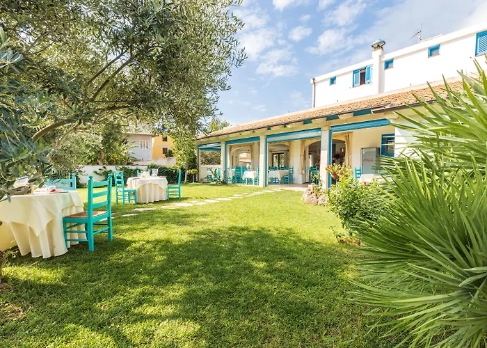 S'ortale Possibilita Di Parcheggio Interno E Ristorante All'aperto ホテル